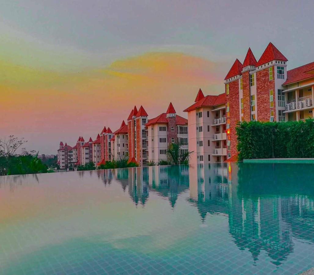 Happy City Golf & Resort Chiang Rai Esterno foto