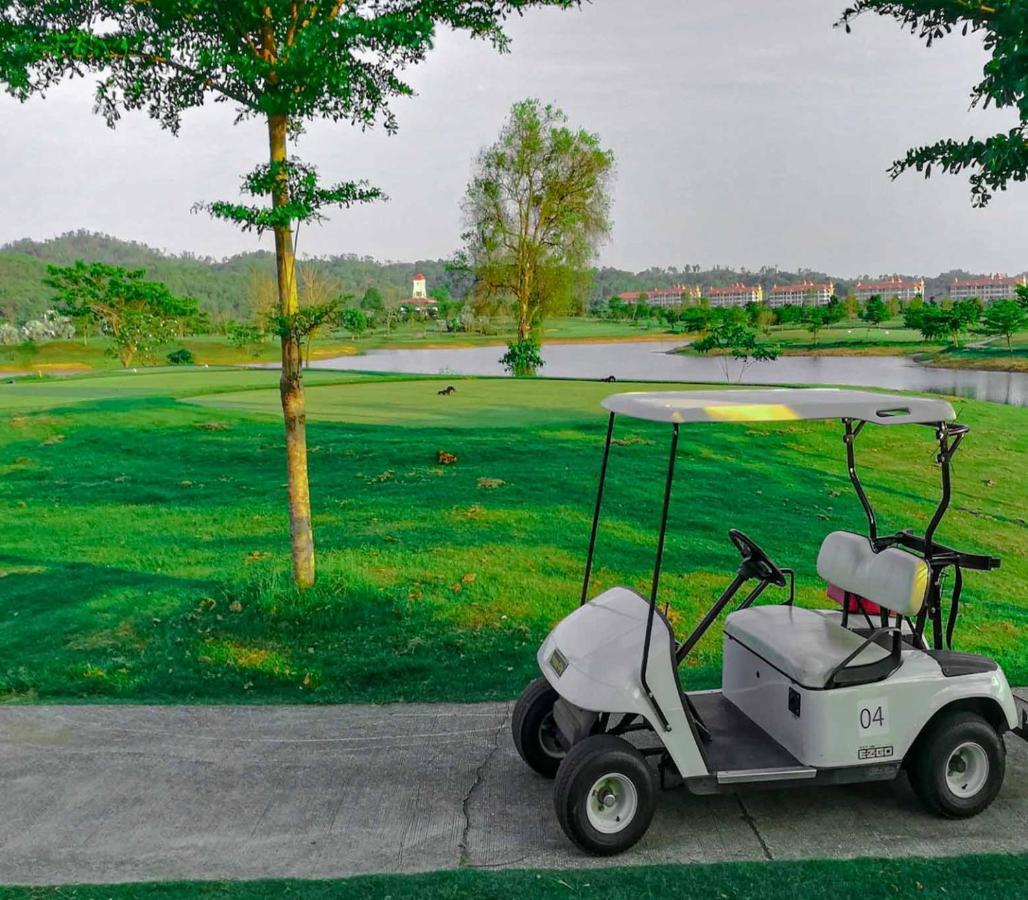 Happy City Golf & Resort Chiang Rai Esterno foto