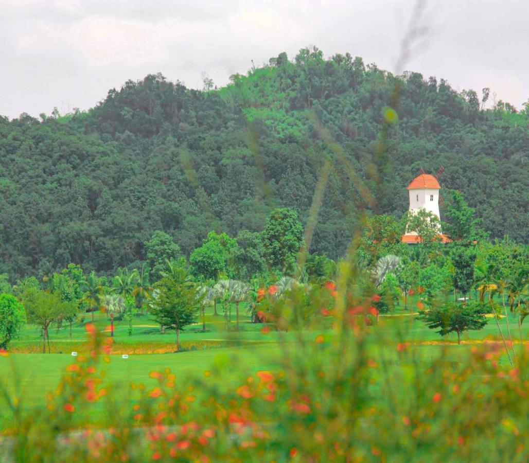 Happy City Golf & Resort Chiang Rai Esterno foto